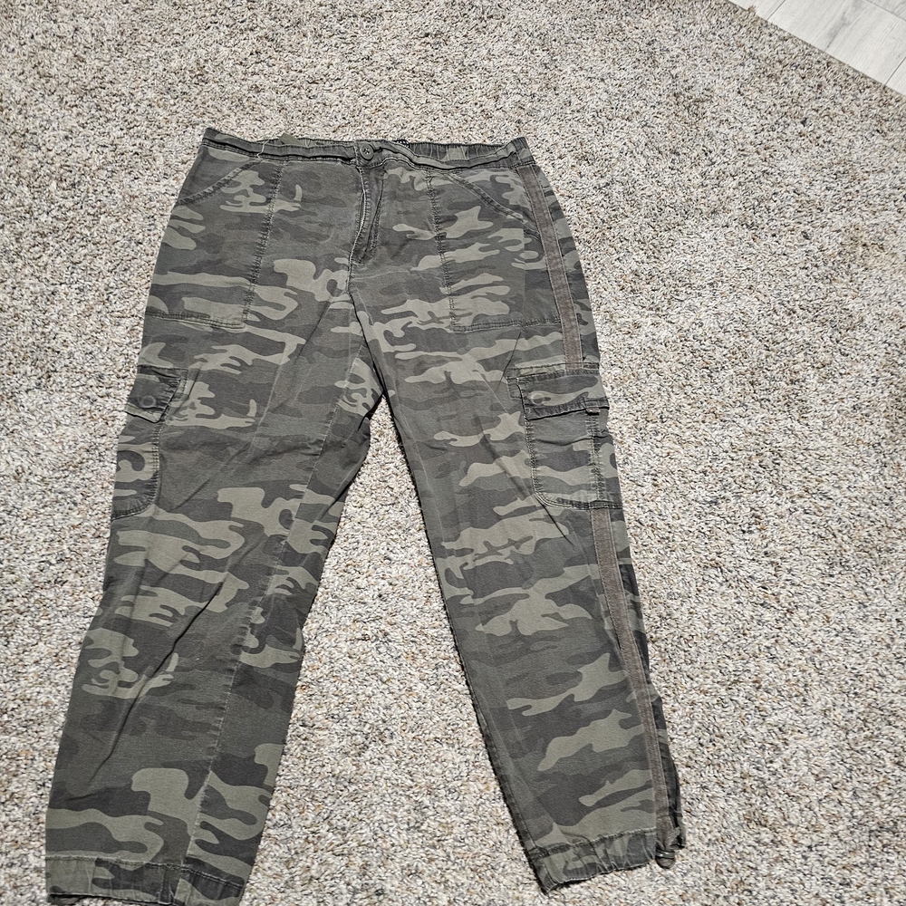 Sanctuary Green Camouflage Pants